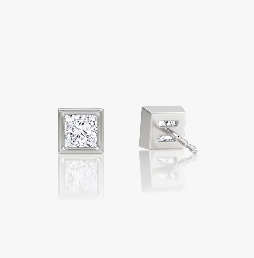 Shine Moment Bezel Solitaire Stud