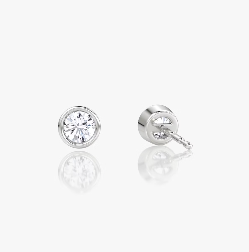 Shine Moment Bezel Solitaire Stud